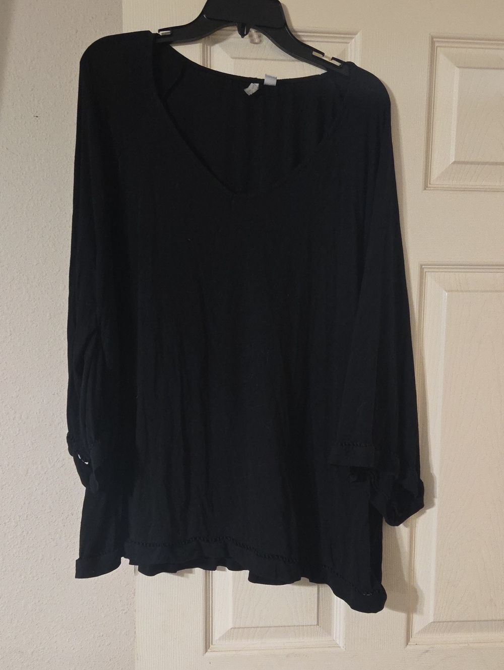 Cato Black V-Neck Tunic Top With Eyelet Sleeves And Hem Size 22/24
